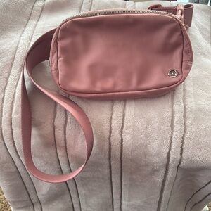 Lullulemon med size belt bag
